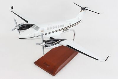 Beechcraft B-350 Super King Air Private Desk Top Display Model 1/32 SC Airplane
