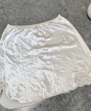 VTG Gold Label Victoria Secret Half Slip Nylon Coquette Sz m Ivory Romantic