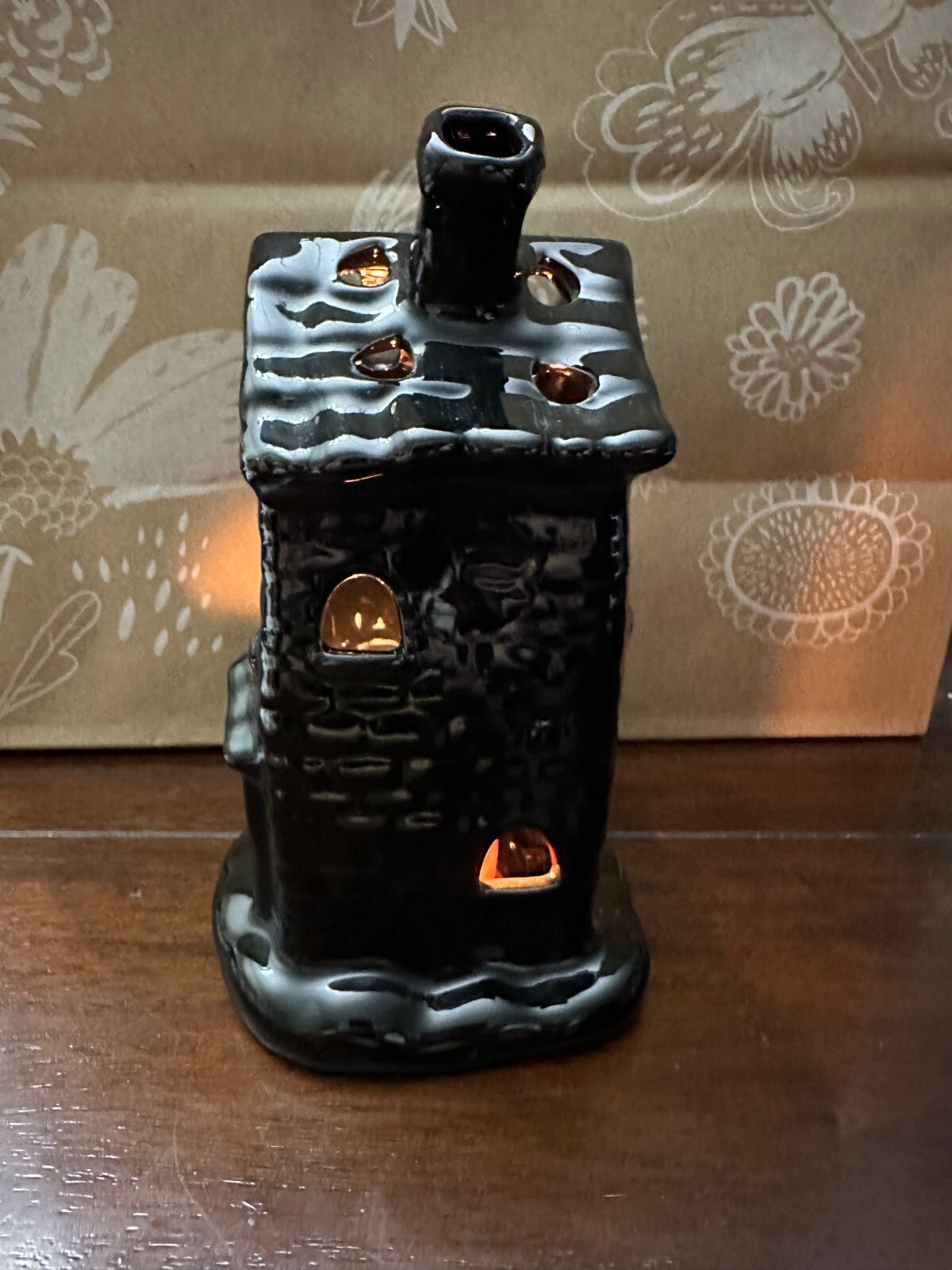 Yankee Candle Haunted Halloween House Tea Light Holder and Trick or Treat Candle