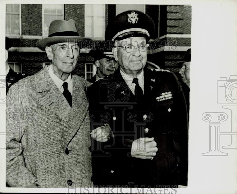 1964 Press Photo Leonard Heaton Leads Douglas MacArthur into Hospital, 