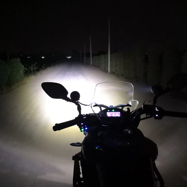 Faro LED para motocicleta Suzuki GSX1300R Hayabusa 1999-2019 6000K bombilla blanca Foto 2 de 4