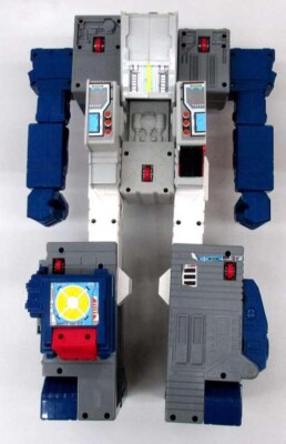 Transformers C-114 Headmasters Cybertron Fortress Maximus Figure