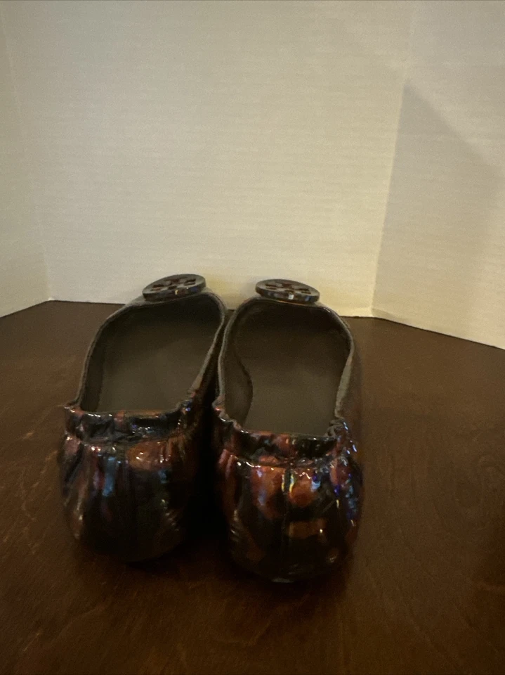 Pisos de ballet de viaje Tory Burch Minnie en charol tortuga talla 7 - Usados en excelente estado Foto 4 de 4
