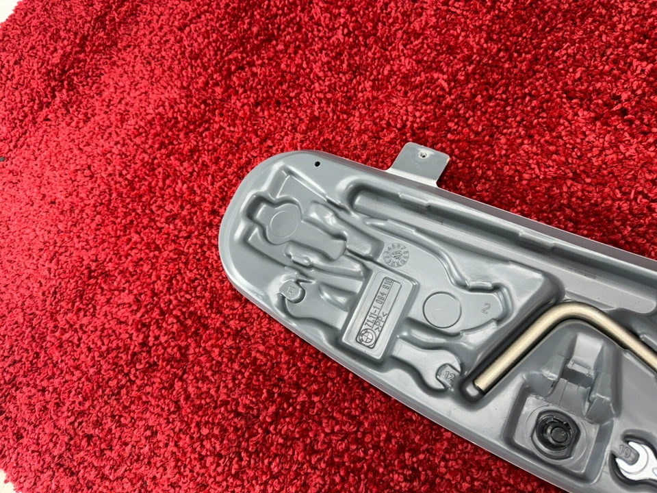 Conjunto de panel de herramientas de maletero trasero BMW 2000-2006 E46 ZHP fabricante de equipos originales Foto 4 de 4