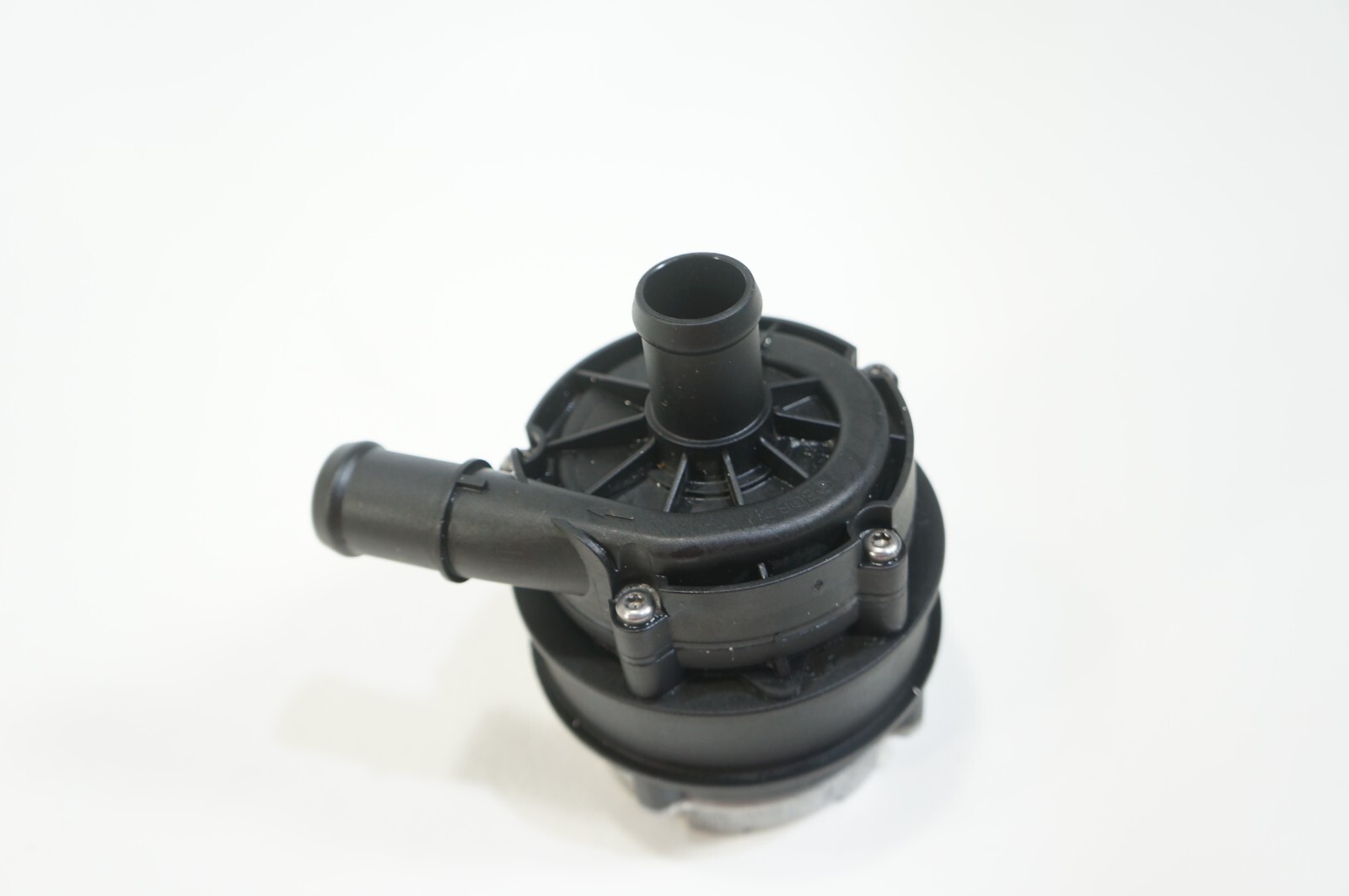 2014-2018 maserati ghibli auxiliary secondary electric water pump 670005347 OEM