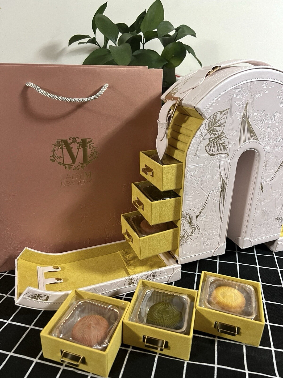 Joyero rosa Lady M Mid-Autumn Festival Mooncake 2023 - Edición limitada