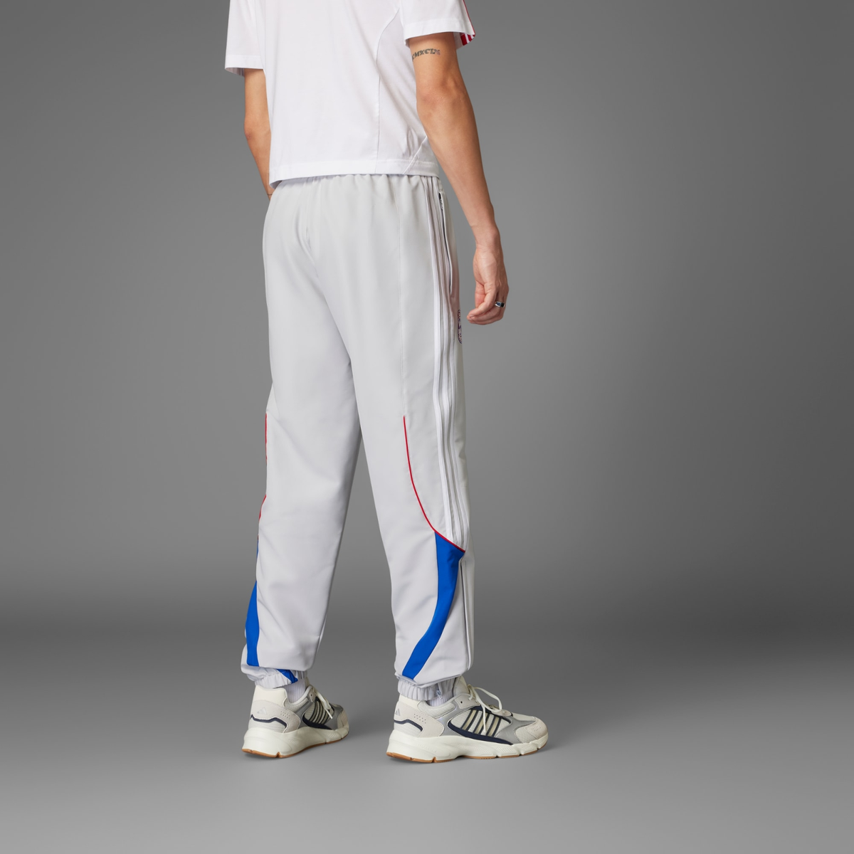 ウォーキング・ランニングウェア ADIDAS FC BAYERN TRACK PANTS ウォーキング・ランニングウェア ADIDAS FC BAYERN TRACK PANTS