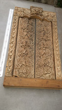 Ancienne paire de portes + chassis en bois de BALI décor fronton avec mascaron
