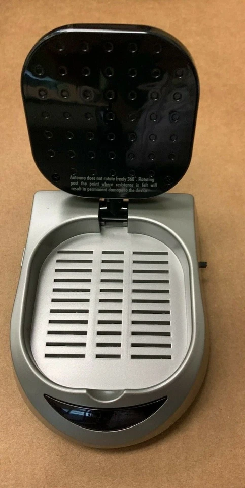 RadioShack 2.4Hz wireless Audio/Video sender with IR Extender 15-126R (receiver) - Image 2 of 4