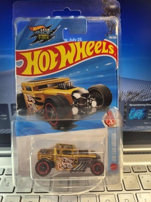 Hot Wheels Gold Bone Speeder 1:64 2026 International Card Exclusive In Protecto