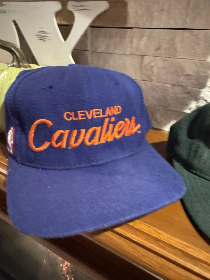 Lote de gorras gorras vintage de especialidades deportivas SnapBack Cavaliers Jazz Miami Foto 3 de 4