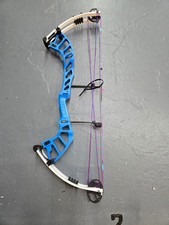 Hoyt Altus Fx 40-50# RH Includes #1  & #2 Cam Used