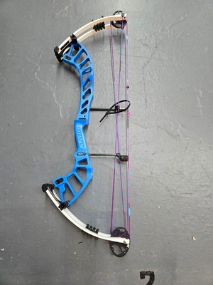 Hoyt Altus Fx 40-50# RH Includes #1  & #2 Cam Used