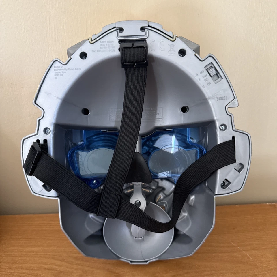 2016 Hasbro Transformers BUMBLEBEE Máscara Trocadora de Voz Falante - Usado - Imagem 2 de 4