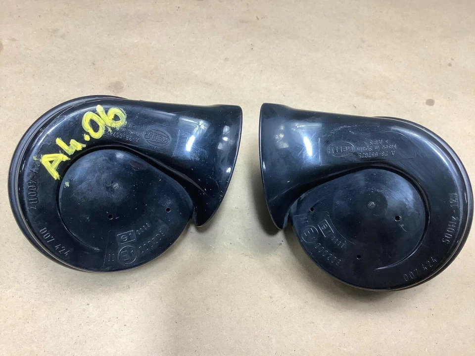 AUDI A4 2004-06 CABRIO NOTA ALTA Y BAJA BOCINA SEÑAL SIRENA JUEGO HELLA DE FÁBRICA Foto 2 de 4