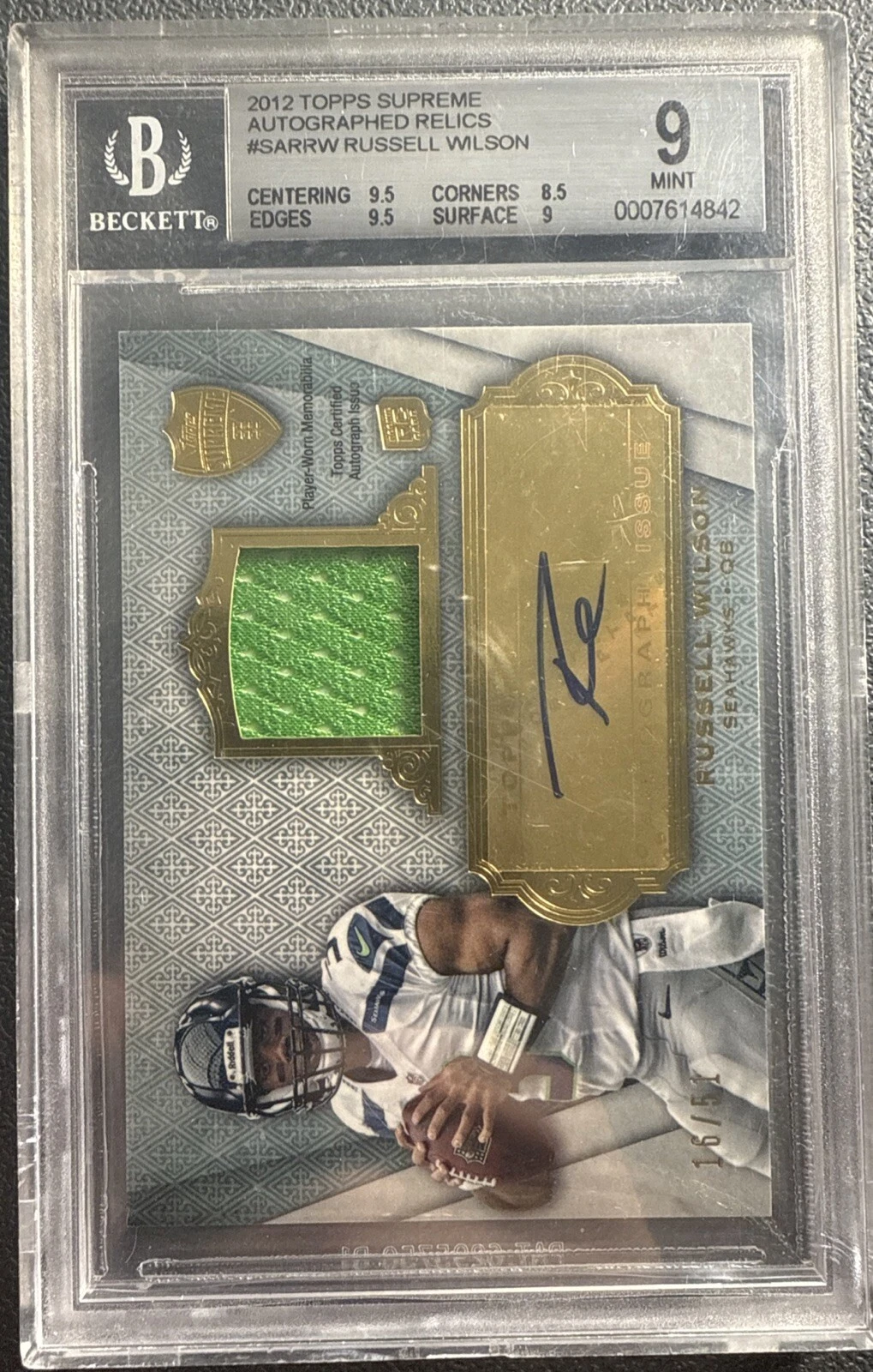 Russell Wilson Topps Supreme Autographed Relic #SARRW Base