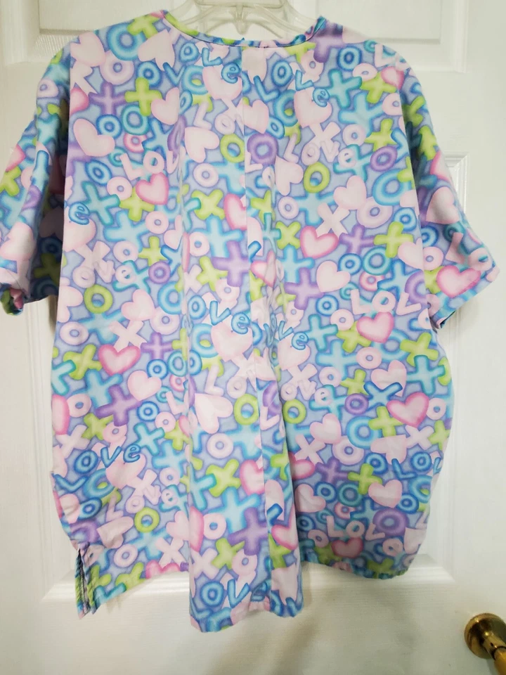 Scrub HQ SCRUB TOP Size L- Purple/Pink/Blue Hearts/X's/O's-Chest 26"/L 27.5" - Image 2 of 4