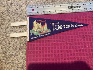VINTAGE Casa Loma Castle Toronto ONT. ONTARIO Pennant CANADA'S FAMOUS CASTLE