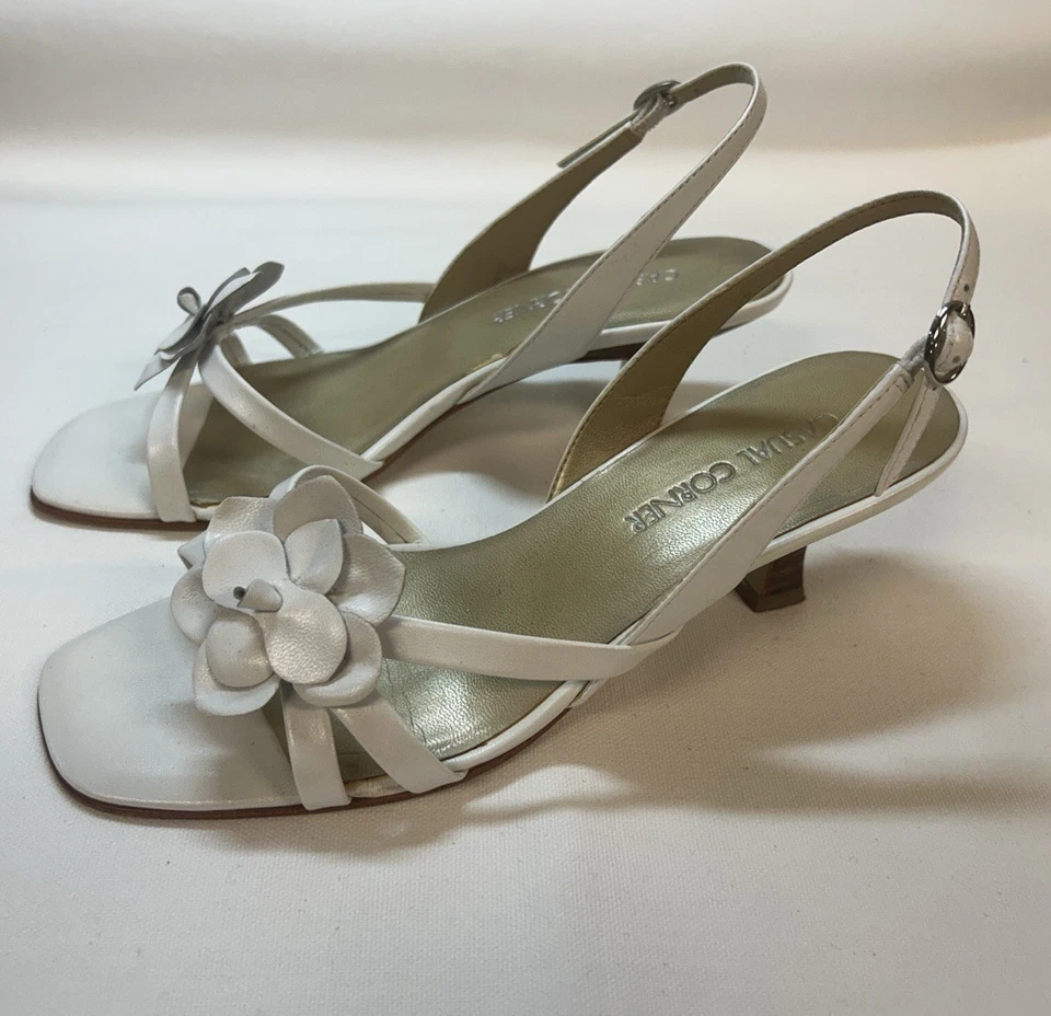 Sandalias informales de tacón de gatito con correa de cuero blanco de esquina 5M Foto 4 de 4