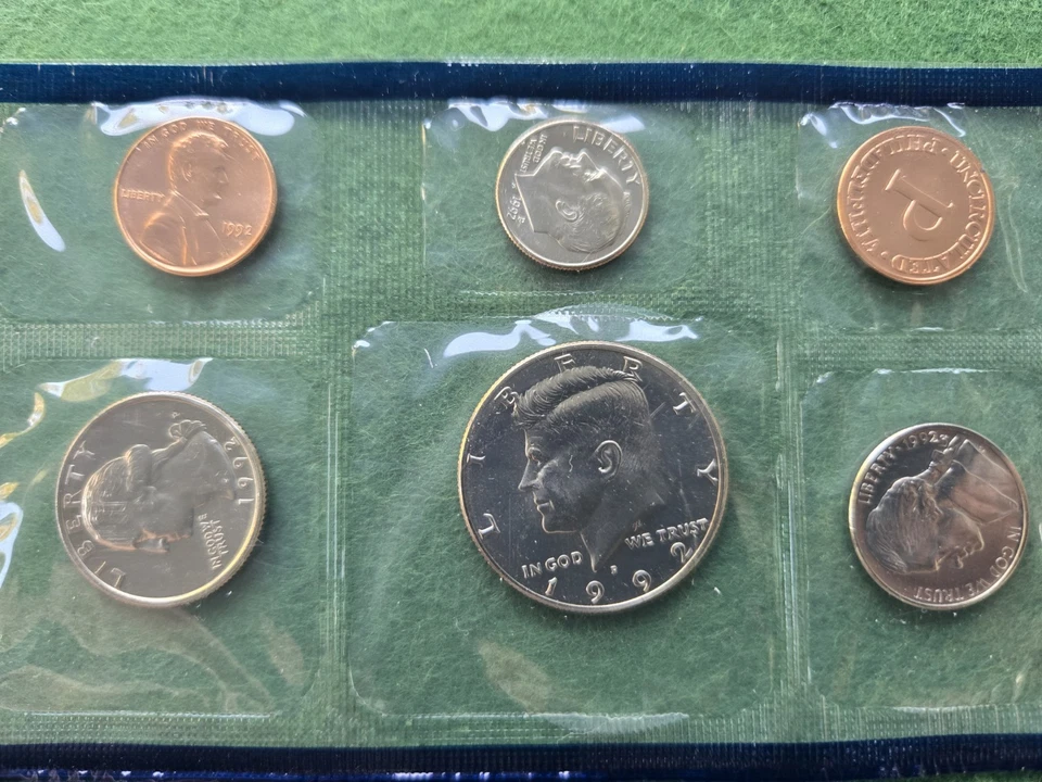 1992 United States Mint Uncirculated Coin Set with D and P Mint Marks - Image 4 of 4