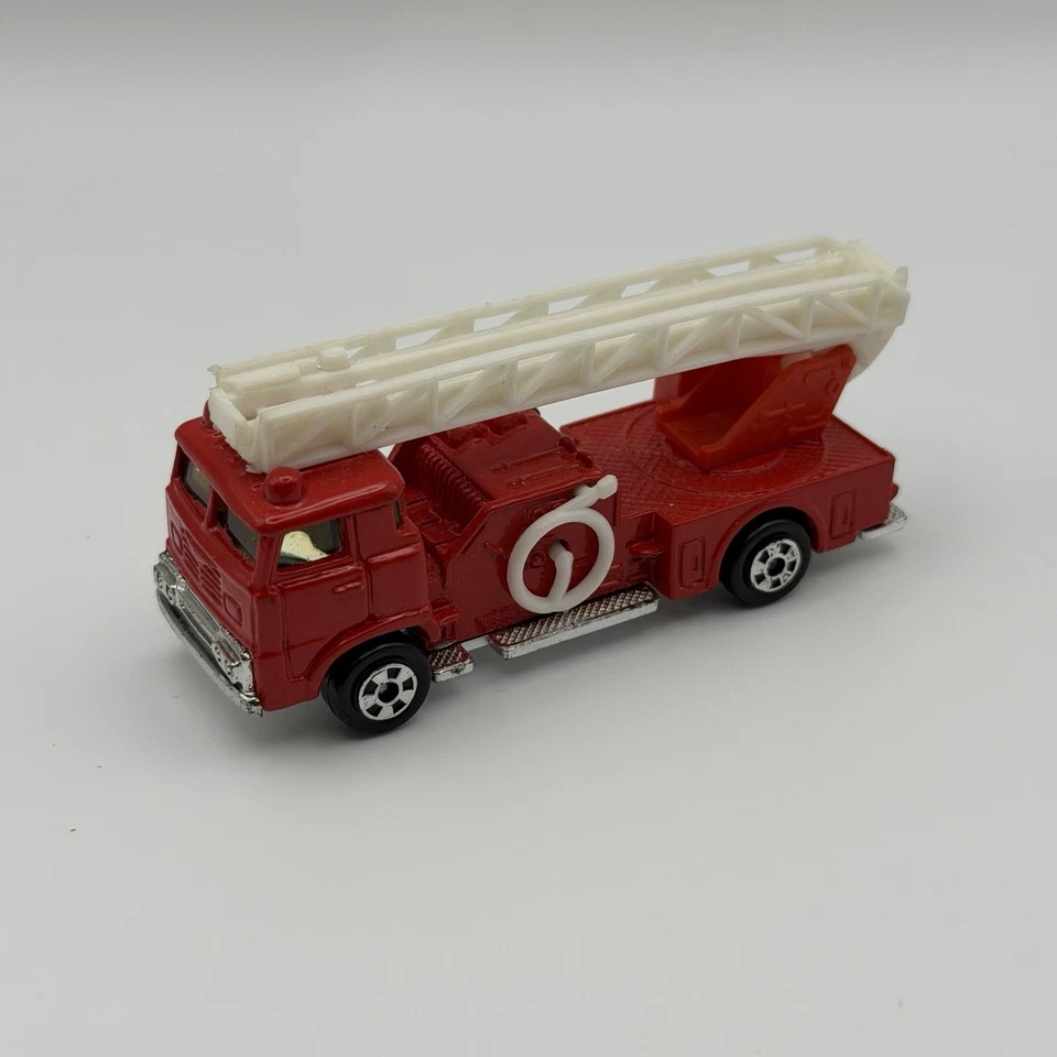 Lote de 8 juguetes de camión de bomberos fundidos a presión de colección Playart y Zylmex hechos en Hong Kong Foto 3 de 4