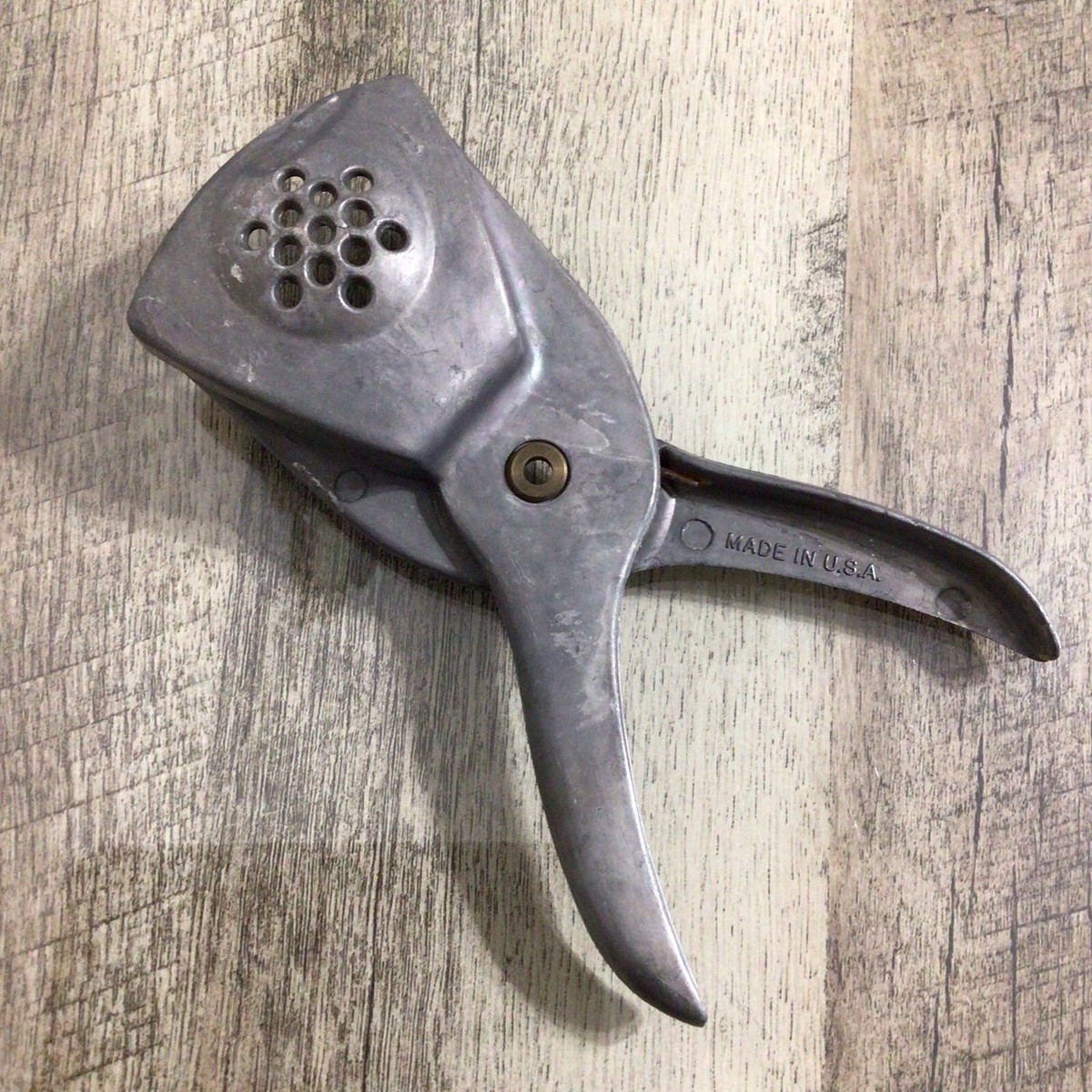 Vintage Irvin Ware Handheld Citrus Juicer Lemon Squeezer Aluminum