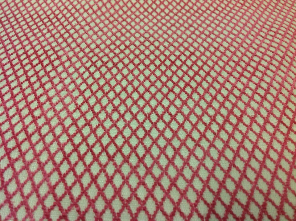 Enrejado de chenilla diamante rosa a pequeña escala Kravet. Tela 8,50 yd 31373-19 Foto 2 de 3