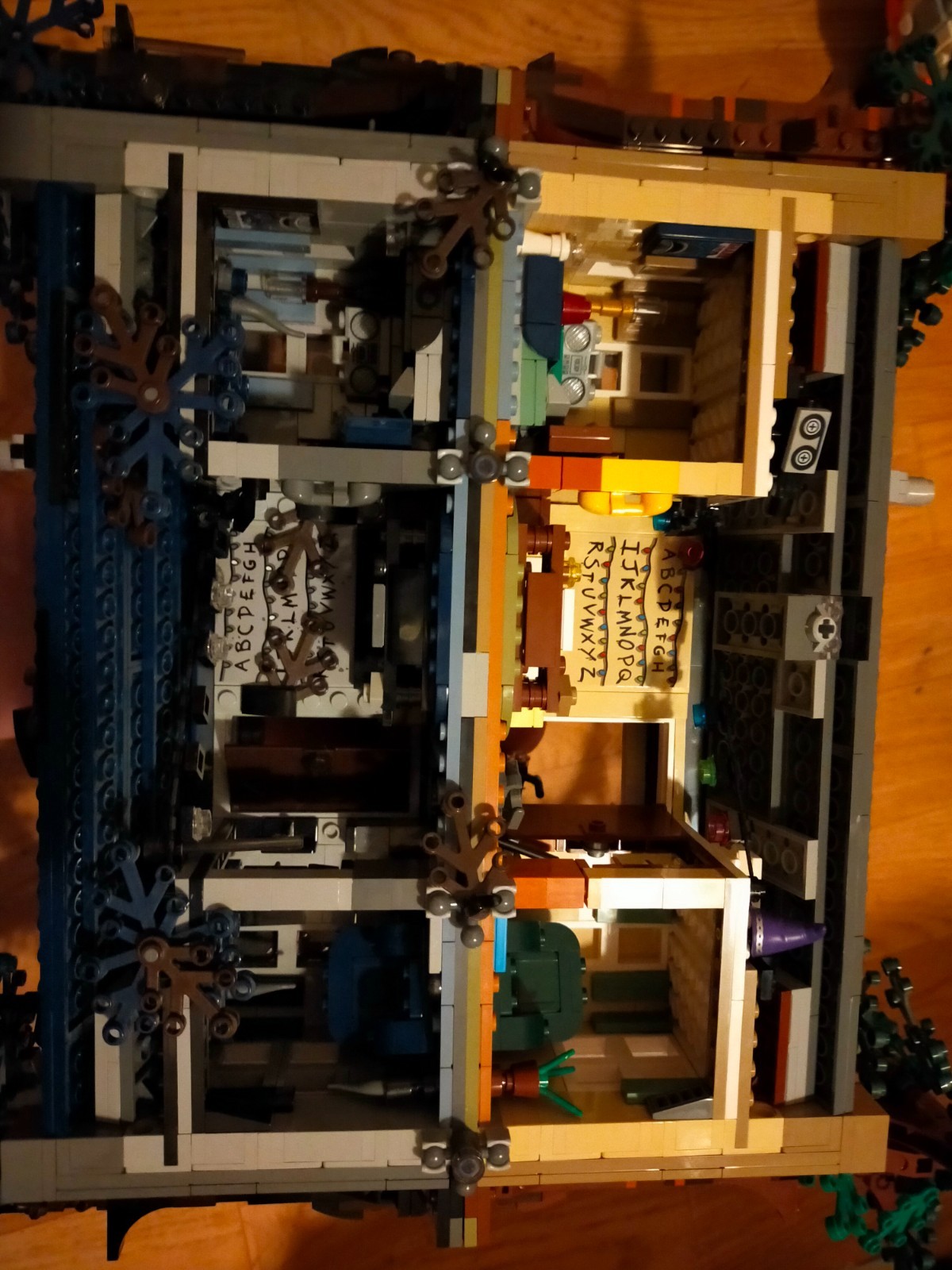 LEGO Stranger Things Die andere Seite (The Upside Down) 75810 – Bild 2