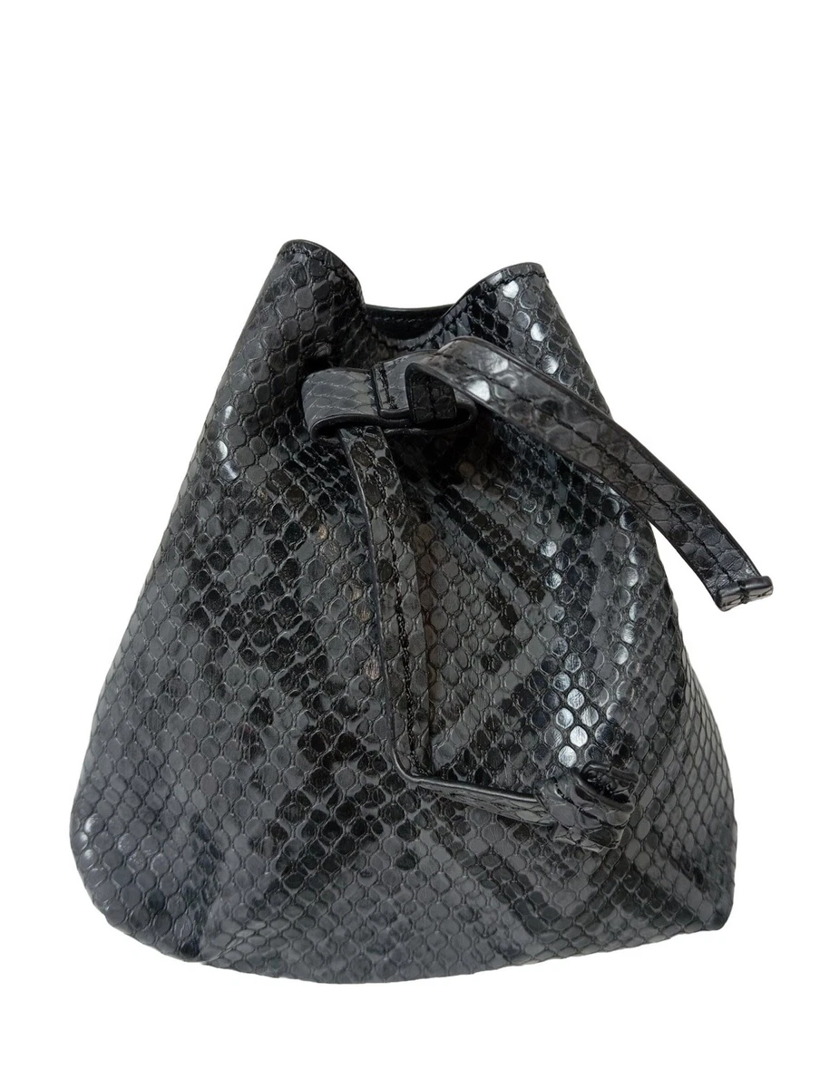Borsa Clutch Donna In Pelle Arancione Con Fibbia In Oro Manico In Tinta E Tracolla In Catena Bibi Lou 914a80tr010