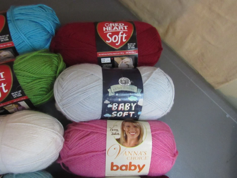 Lot of 8 Red Heart/Bernat/Vanna's/Lion Soft Yarn - Image 4 of 4