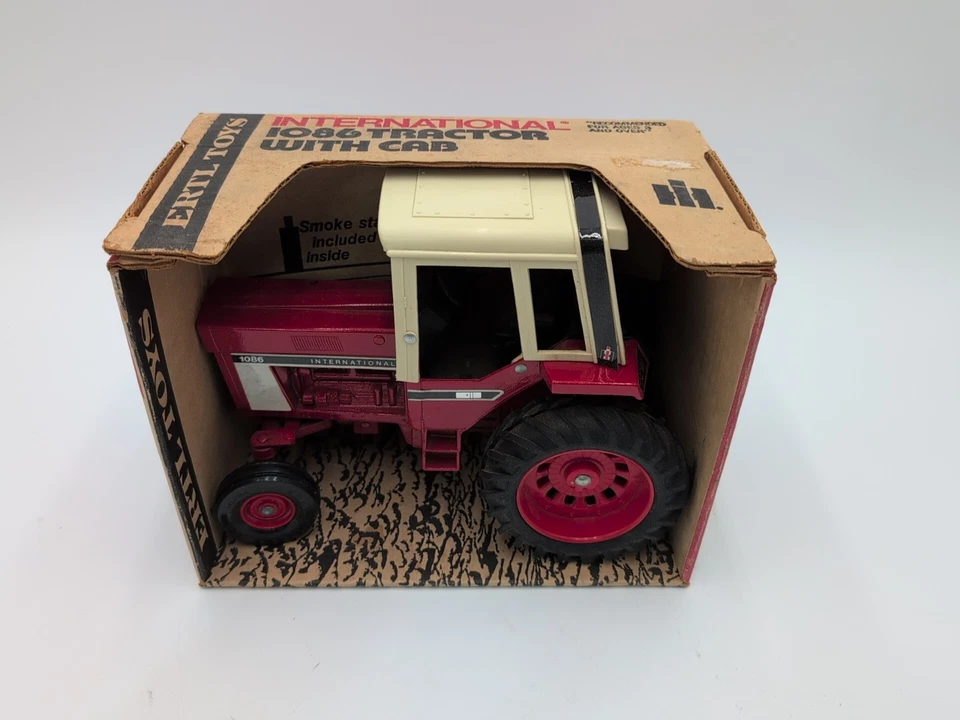 1/16 Ertl Farm Toy International 1086 Tractor Wide Front #3 - Image 3 of 4