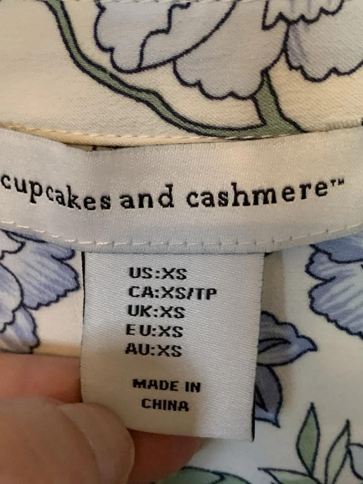 Blusa Cupcakes Y Cachemira Azul Floral Botón Frontal Talla XS Foto 4 de 4