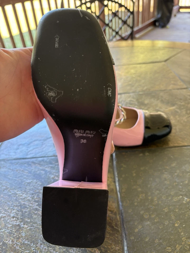 Zapatos de salón Miu Miu charol perla Mary Jane Foto 4 de 4