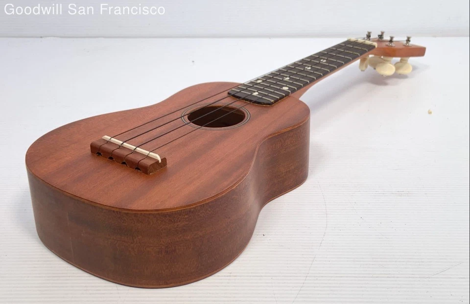 Johnson Traditional Ukulele UK-120 In Soft Case - Image 3 of 4