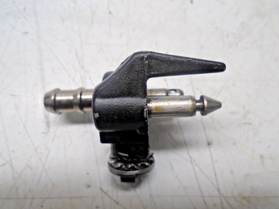 CB3a JOHNSON EVINRUDE OMC 303600 376154 438793 BODY FUEL CONNECTOR W/Bolt