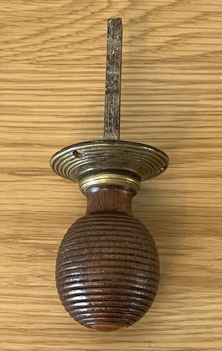 ANTIQUE WOODEN BEEHIVE DOOR HANDLE ON BRASS DOOR PLATE RECLAIMED - Picture 3 of 6