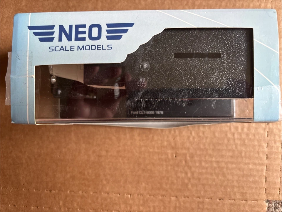 Neo 1/64 Scale Model Ford CLT 9000 Farm Stores Truck Back - Image 2 of 4