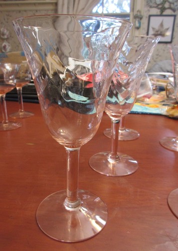 Vintage Stunning Set of 5 Ribbed & Rose Tinted Wine/ Cordial Glasses - Picture 4 of 5