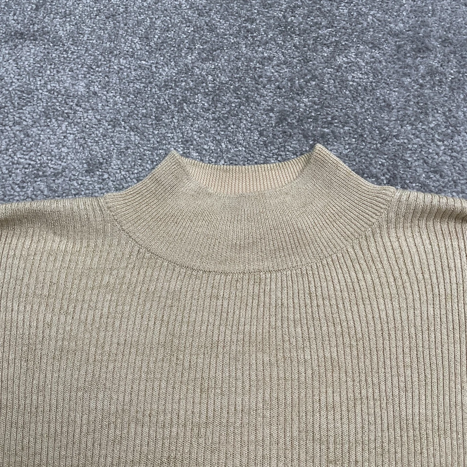 Top Liz Claiborne básico de punto acanalado con cuello falso para mujer grande nude dorado metálico Foto 3 de 4