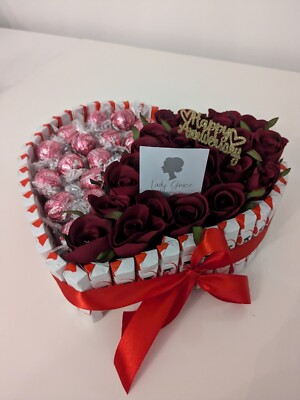 Schokolade Kinder Lindt S&C Jubiläum Herz Seidenblumen - Geschenkkorb 