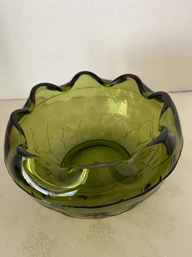 Vintage Indiana Glass Crimped Rim Diamond Pattern Avocado Green Bowl