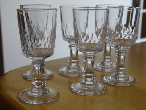 BACCARAT 6 ANCIENS PETITS VERRES LIQUEUR CRISTAL MODELE RICHELIEU 8,5 cm lot n°2 - Picture 1 of 8