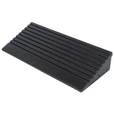 Guαrdiαn Ribbed Rubber Curb Ramp – Heavy Duty Non-Slip Driveway Ramp