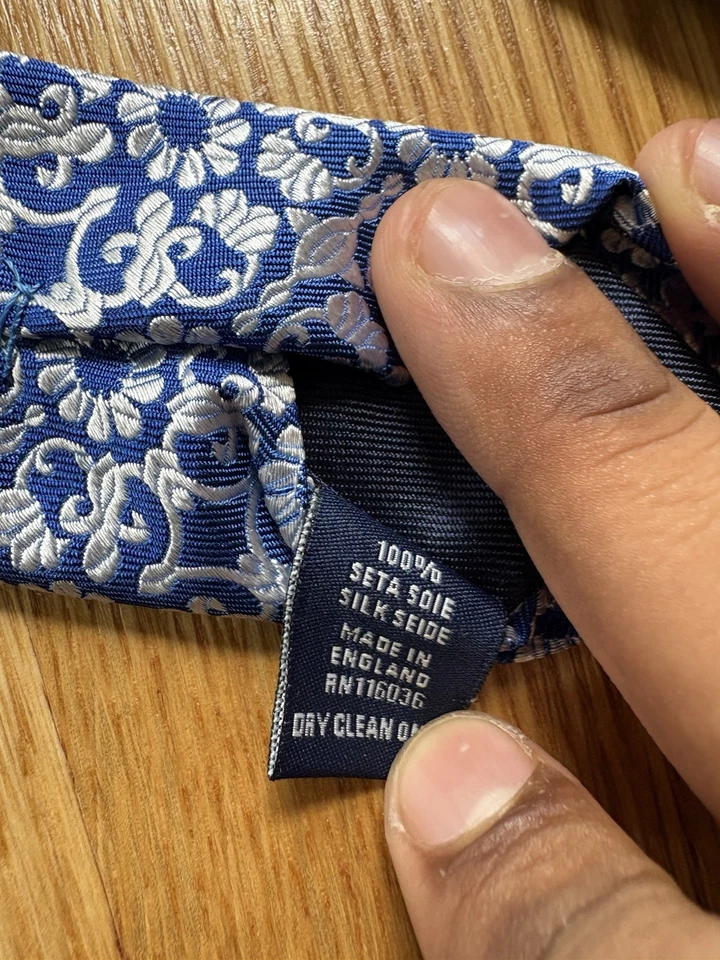 Charles Tyrwhitt Necktie Silver Blue Floral 100% Silk Tie Handmade In England - Image 4 of 4