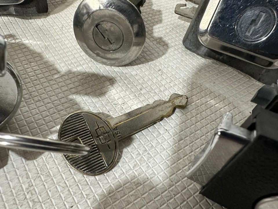 Lincoln Town Car 1986-1989 puertas de encendido maletero guantera juego de bloqueo completo con llaves Foto 3 de 4