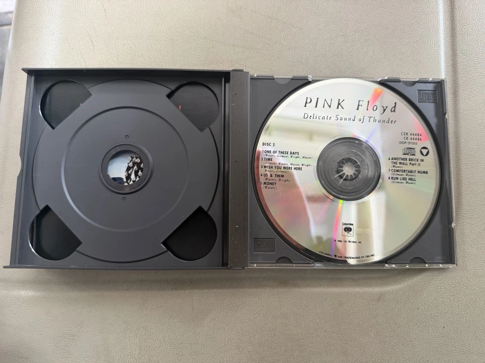 Pink Floyd Delicate Sound of Thunder 2 CD Set Good Condition - Image 3 of 4