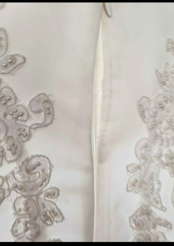 2001 Size 6 Wedding Dress And Train - Image 2 of 4