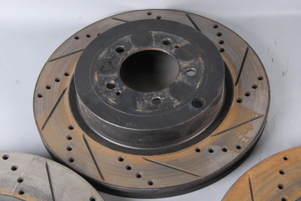 Комплект из 4 тормозных роторных сверл и прорезей Mitsubishi Lancer Evolution X 10 - Изображение 3 из 4