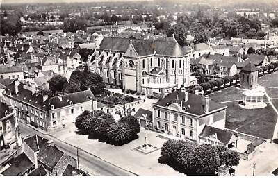 53 - Cossé le Vivien - SAN22851 - Place de la Mairie et le Monuments aux Mort