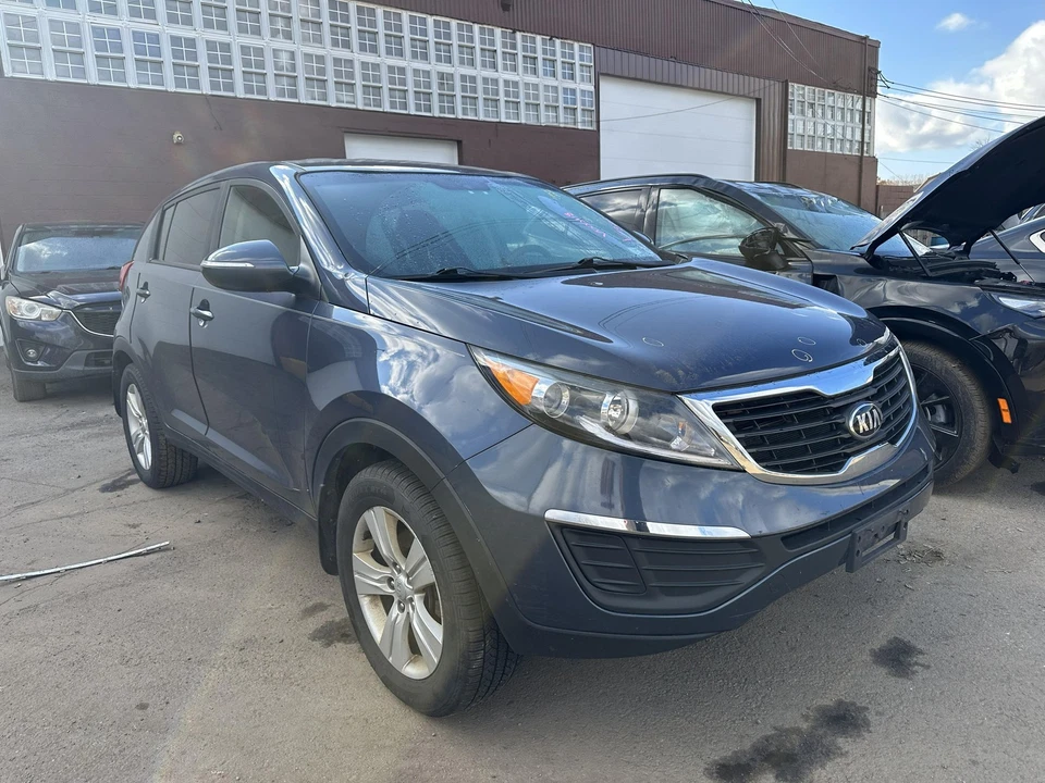 Used Air Cleaner Assembly fits: 2013 Kia Sportage 2.0L California emissions SULE - Image 2 of 4